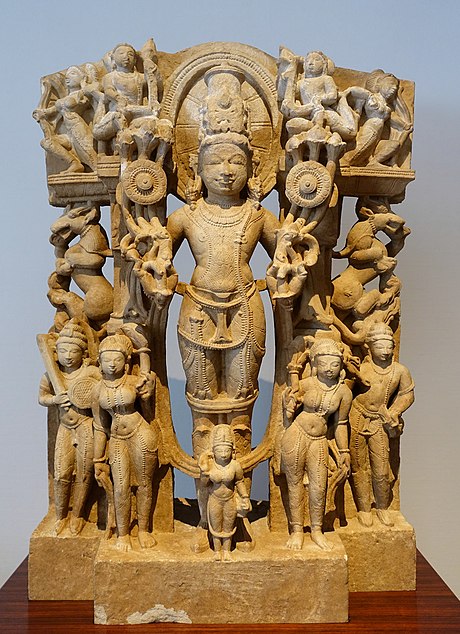 Surya,_Central_India,_10th-11th_century_AD,_sandstone_-_Matsuoka_Museum_of_Art_-_Tokyo,_Japan_-_DSC07167.JPG